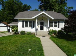 708 8th Ave, Sheldon, IA 51201