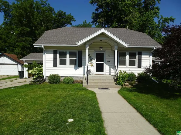 708 8th Ave, Sheldon, IA 51201