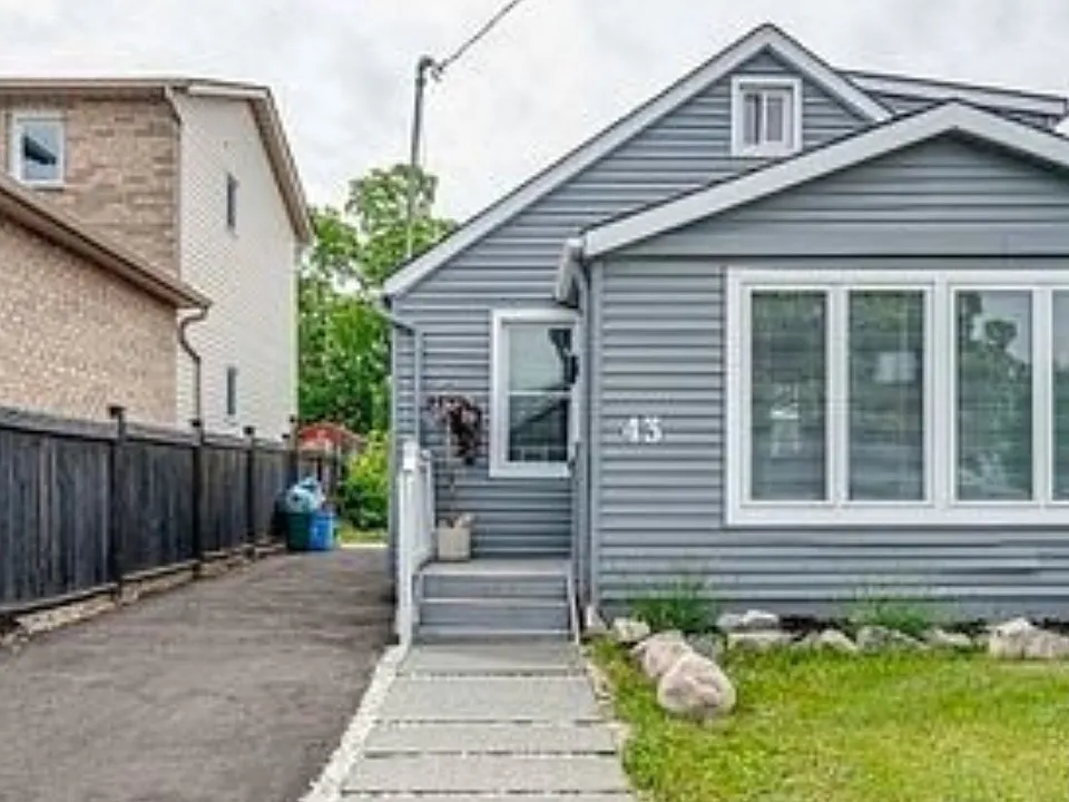 43 Adair Ave N