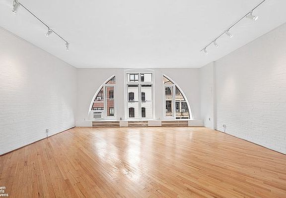 5th image of 73 Warren St APT 5
