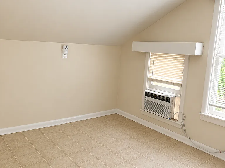 911 Pleasant St #3 — Photo 4