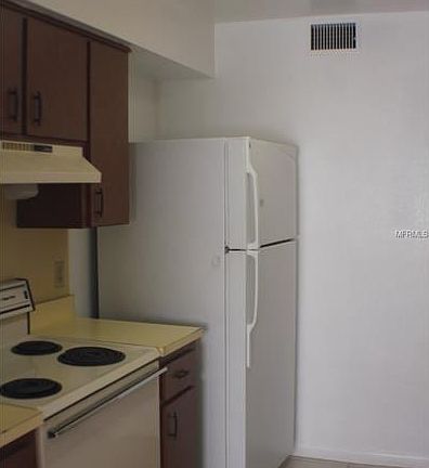 5th image of 140 W Davis Ave