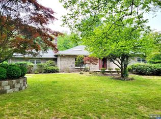 586 Anderson Ave, Closter, NJ 07624