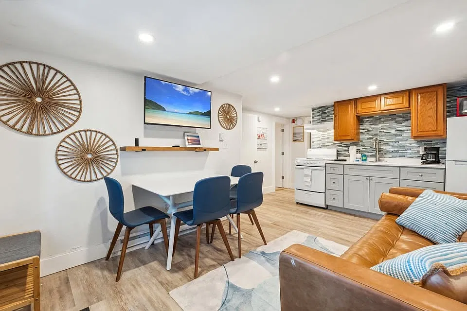 61 Ocean Blvd — Photo 4