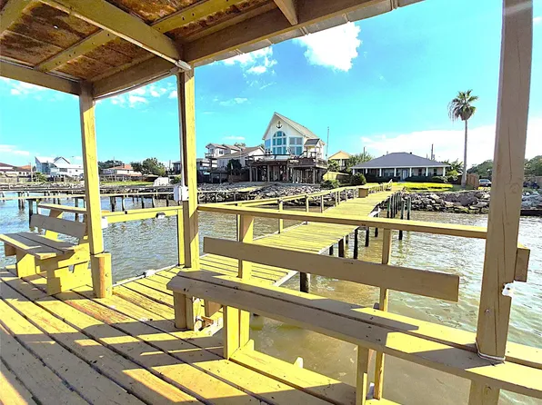 1022 Avenue A 1/2 St, San Leon, TX 77539