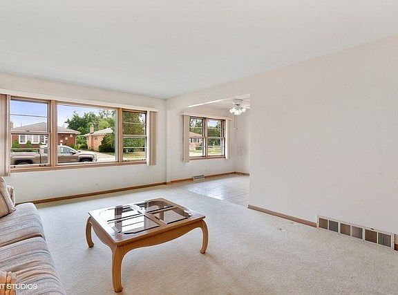 3rd image of 2438 Nona Ave