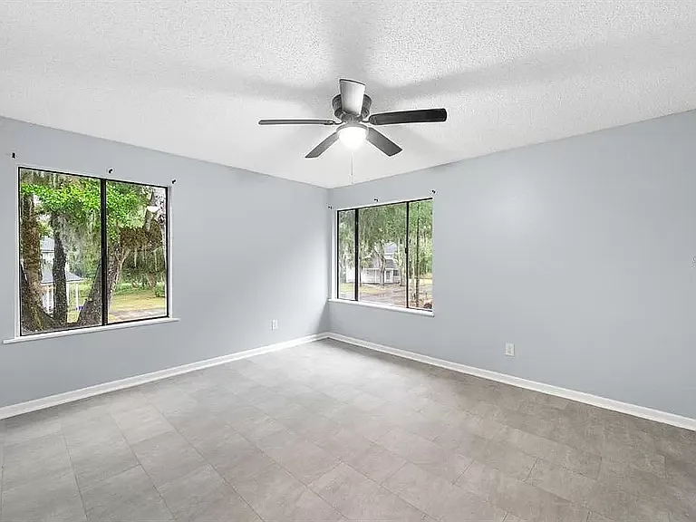 611 Warn Ree Cir — Photo 9