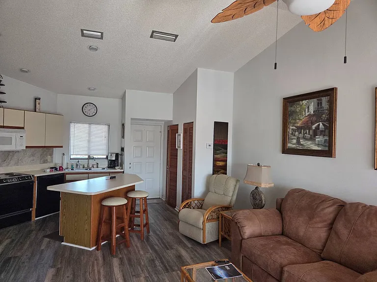 4915 Casablanca Cir #H-22 — Photo 5