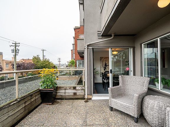 4th image of 2412 Alder St #104