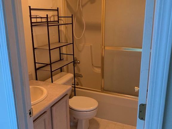 5th image of 1012 S Prairie St #A