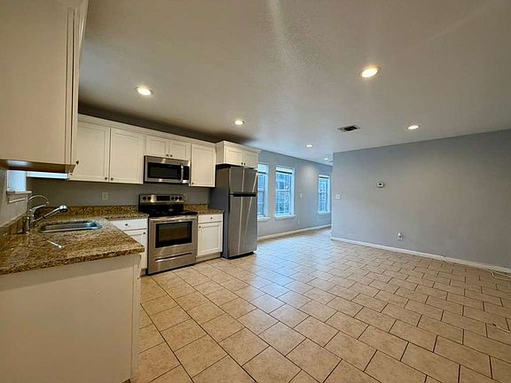 3rd image of 3107 W Travis St #1