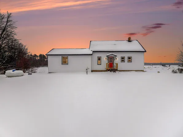 9322 N 80th Ave, Pentwater, MI 49449