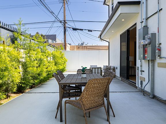 5th image of 2372 Kelton Ave