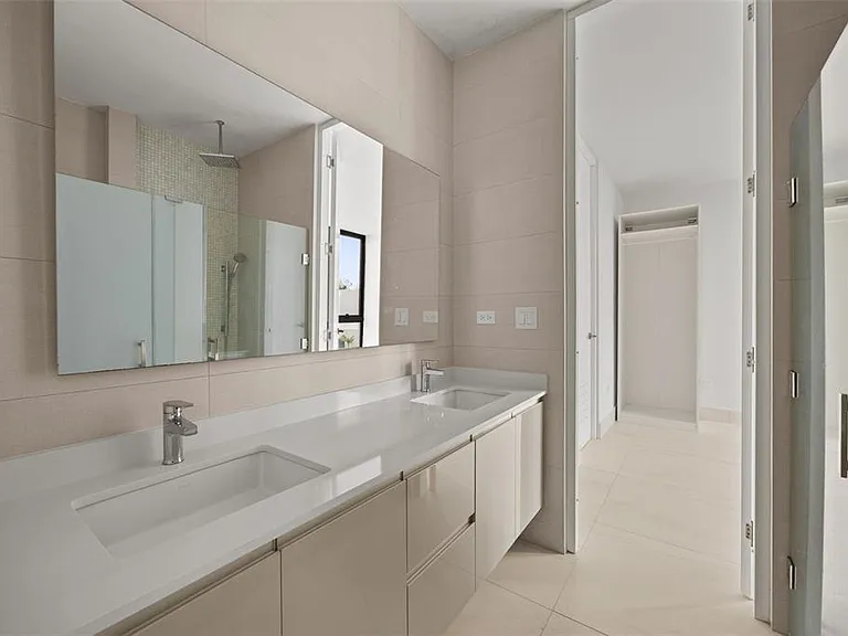 135 Salonga St — Photo 33