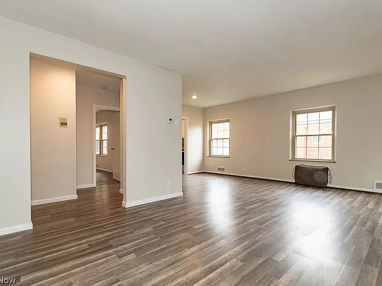 15825 Van Aken Blvd #304W — Photo 12