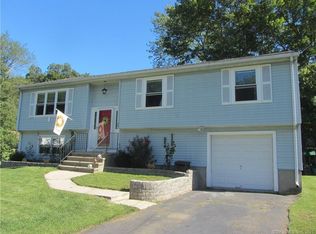39 Harlow Ct, Naugatuck, CT 06770