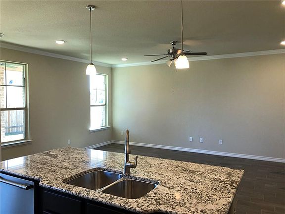 4th image of 1209 Drummond Cir
