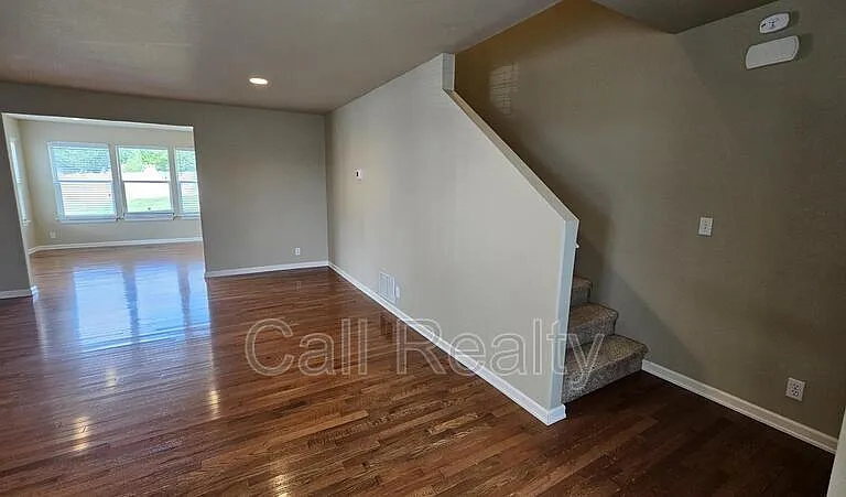 7813 S Parway Ln — Photo 3