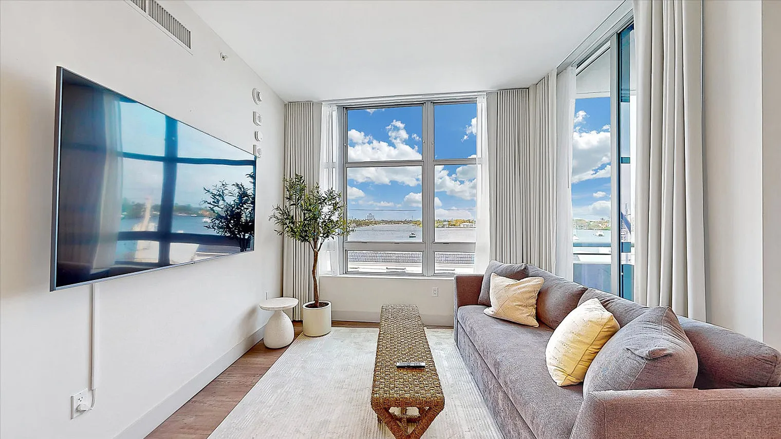 1 bed, 1.0 bath, $4,910 — Photo 1