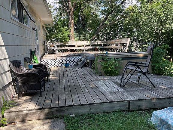5th image of 907 Grove STREET