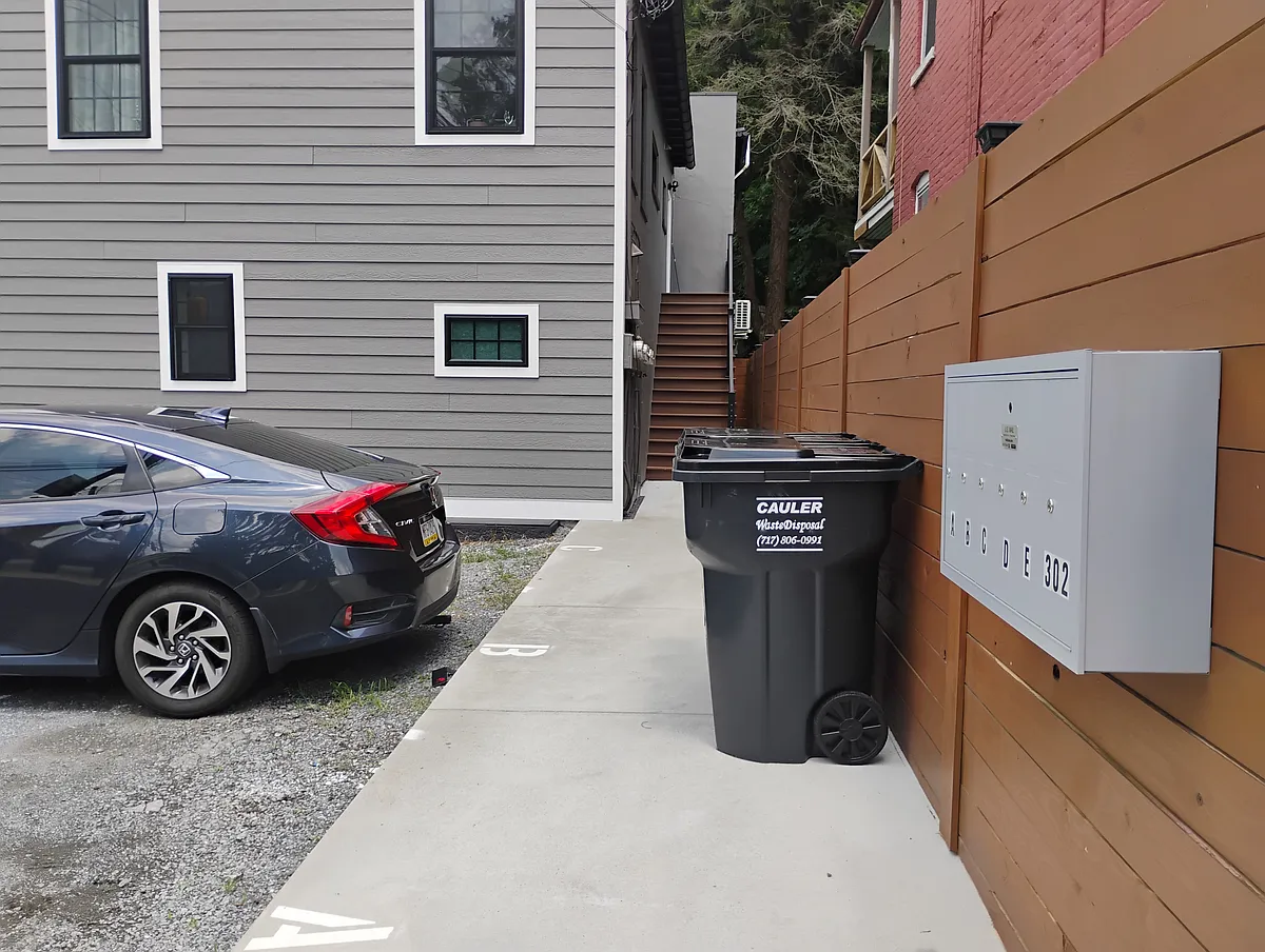 Building Photo - 300 Linden St #A