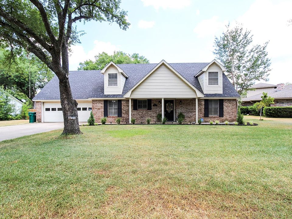 1st image of 205 S Park Dr