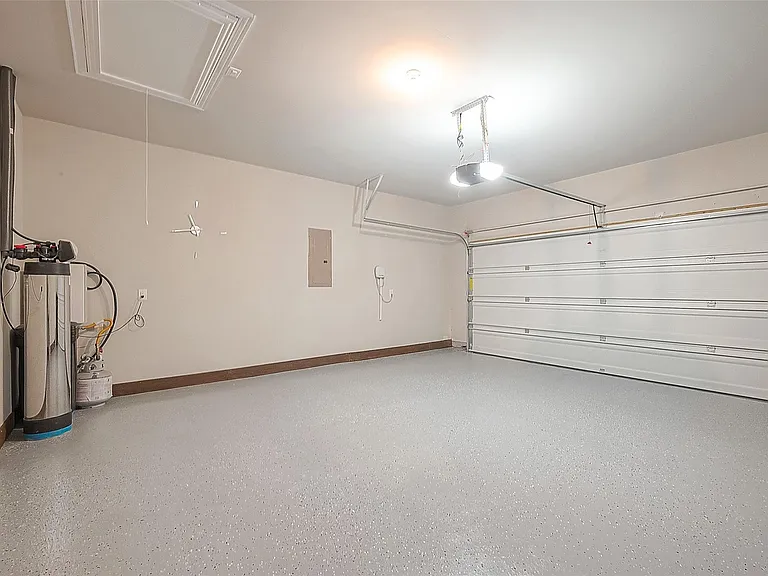 7446 French Quarter Ct — Photo 25