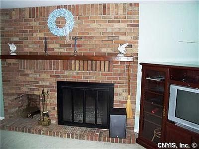 3rd image of 107 Boxwood Ln