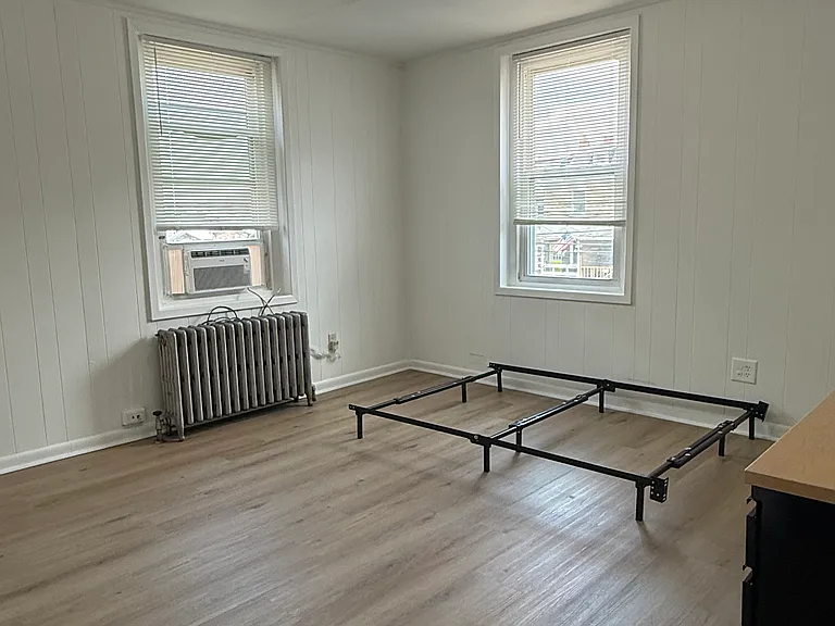 435 Montclair Ave — Photo 6