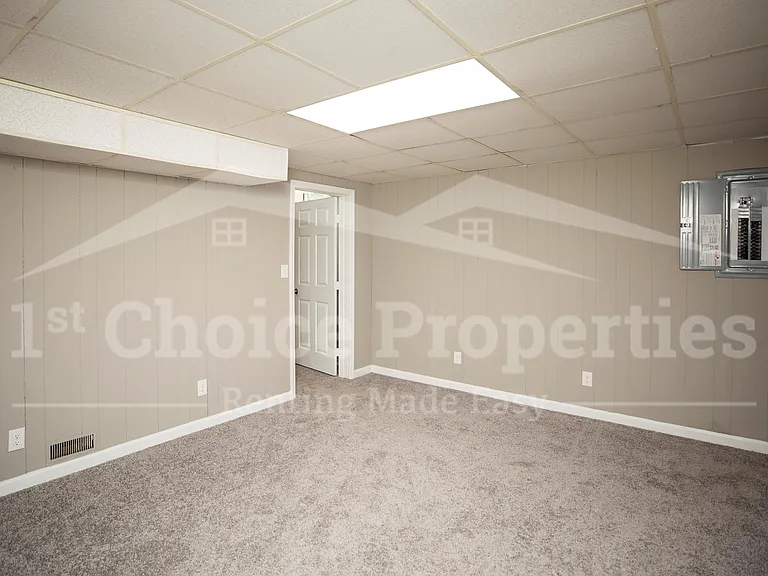 3142 Sleepy Hollow Dr — Photo 9