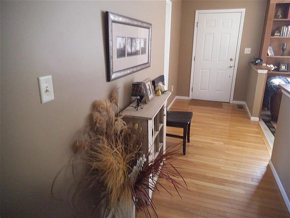 3rd image of 107 Ashland Trl