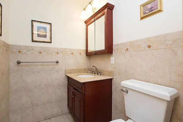 Sold by Nestseekers | media 12