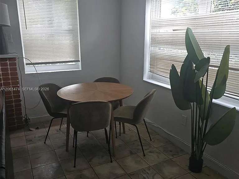615 NE 4th St #1 — Photo 9