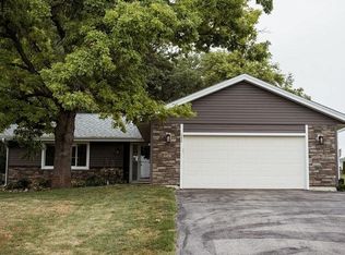 105 Valhalla Dr NE, Poplar Grove, IL 61065