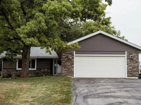 105 Valhalla Dr NE, Poplar Grove, IL 61065