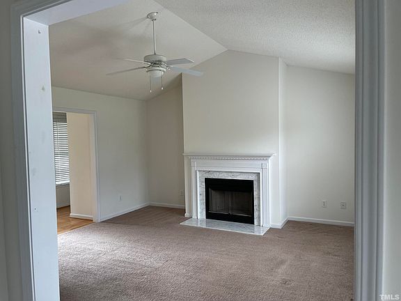 4th image of 15 Fernway Cir