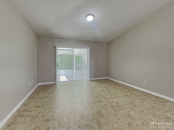 4th image of 25032 Hyde Park Blvd