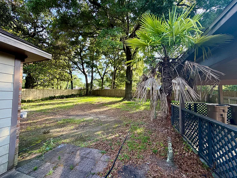 570 Becky Ln — Photo 16