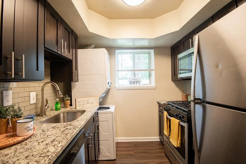 Glen Ridge Apartment Homes — Photo 3
