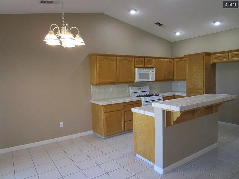 967 Golf Ave — Photo 4