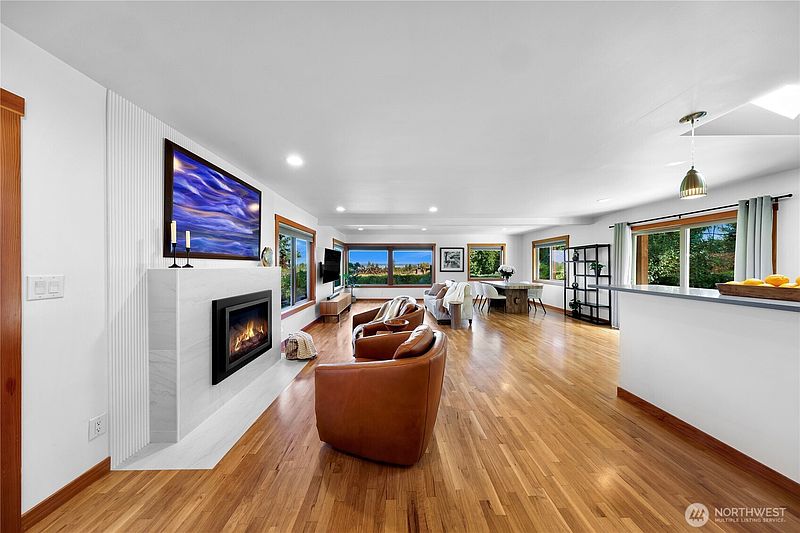 2nd image of 109 Acacia Street