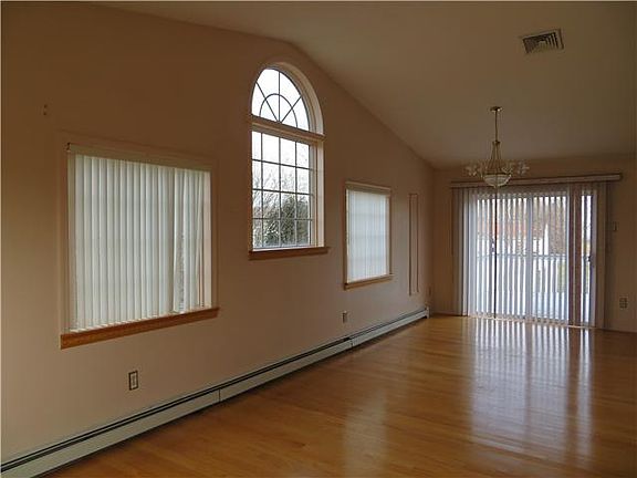 2nd image of 20 Lexington Dr