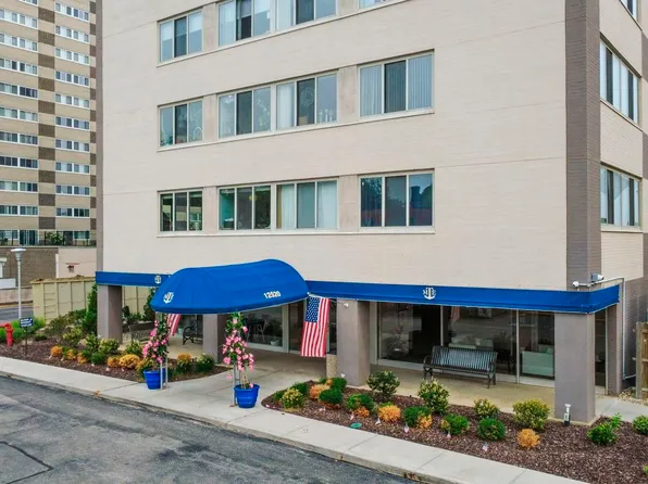 12520 Edgewater Dr APT 1601, Lakewood, OH 44107