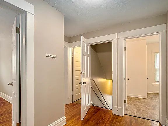 3rd image of 823 Sigsbee St SE #2
