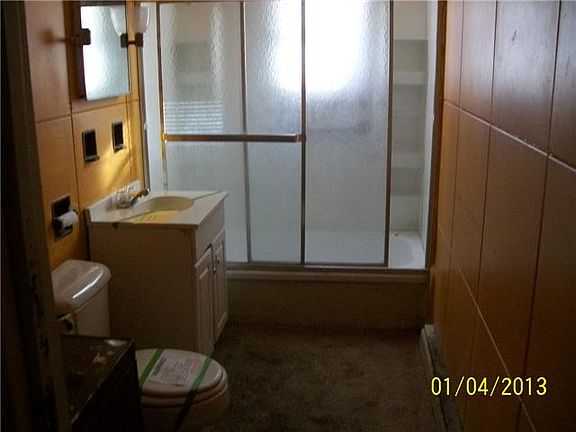 4th image of 3821 E 42nd St