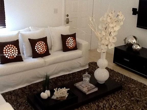 4th image of 2941 NE 185th St APT 1310