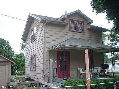 1st image of 711R 11th St NE