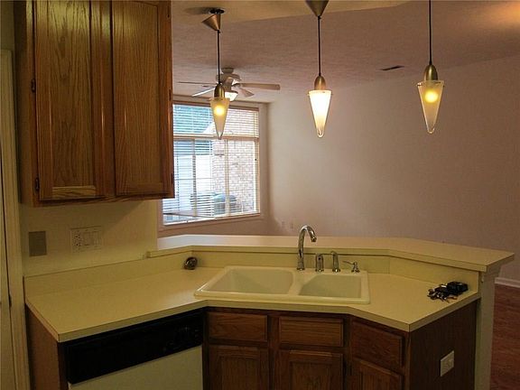 4th image of 902 Prestwick Dr
