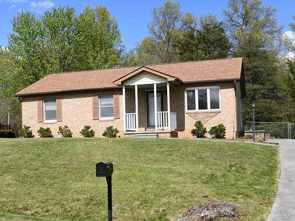 1st image of 218 Bluebird Dr