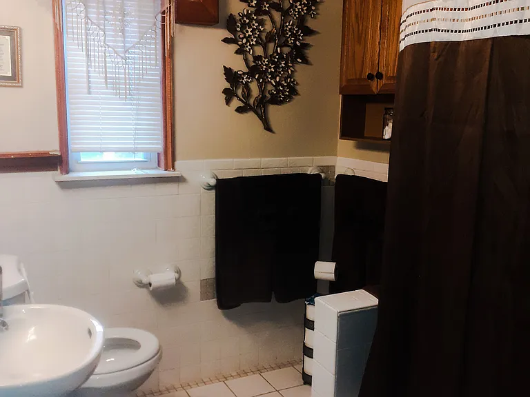 Full Bathroom - Upstairs